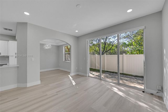 884 NW 170th Ter, Pembroke Pines, FL 33028