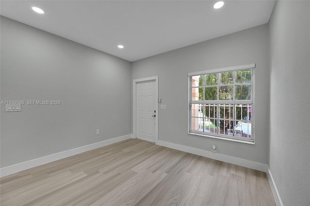 884 NW 170th Ter, Pembroke Pines, FL 33028