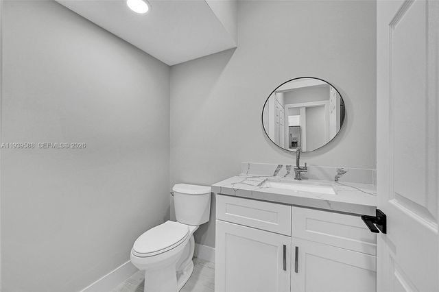 884 NW 170th Ter, Pembroke Pines, FL 33028