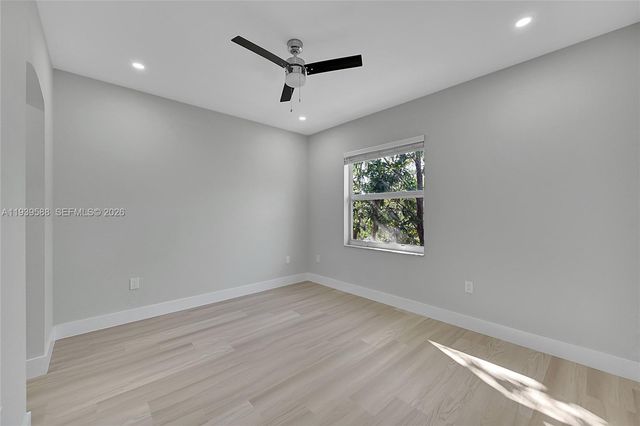 884 NW 170th Ter, Pembroke Pines, FL 33028