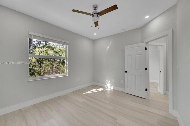 884 NW 170th Ter, Pembroke Pines, FL 33028