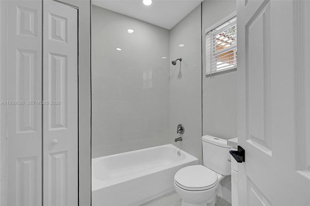 884 NW 170th Ter, Pembroke Pines, FL 33028