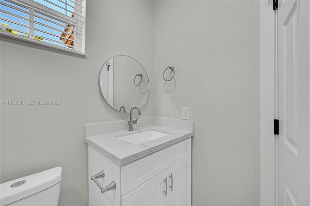 884 NW 170th Ter, Pembroke Pines, FL 33028