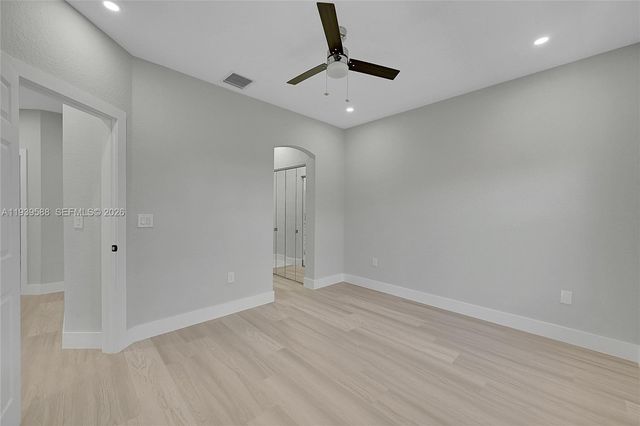 884 NW 170th Ter, Pembroke Pines, FL 33028