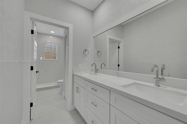 884 NW 170th Ter, Pembroke Pines, FL 33028