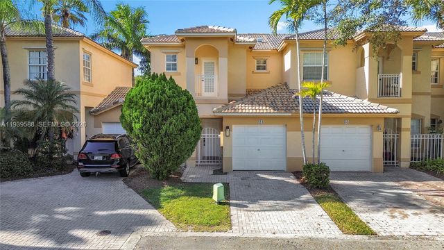 884 NW 170th Ter, Pembroke Pines, FL 33028