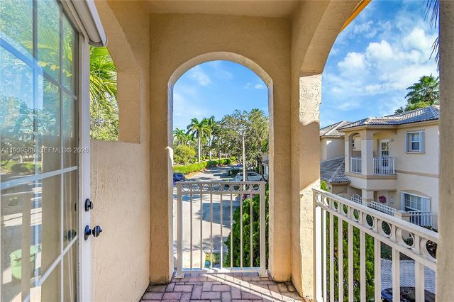 884 NW 170th Ter, Pembroke Pines, FL 33028