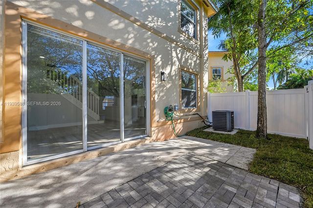 884 NW 170th Ter, Pembroke Pines, FL 33028