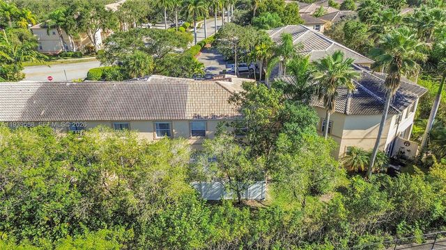 884 NW 170th Ter, Pembroke Pines, FL 33028