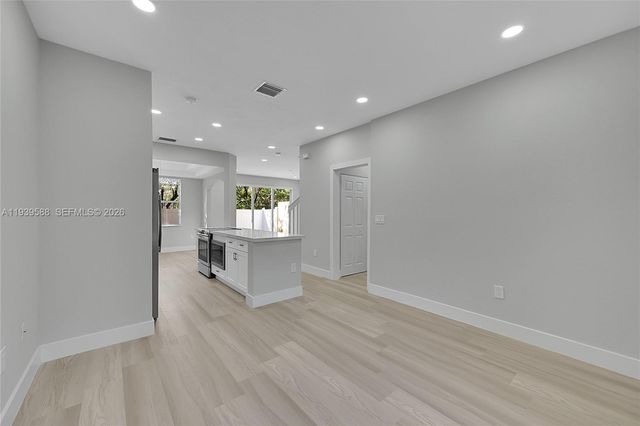 884 NW 170th Ter, Pembroke Pines, FL 33028