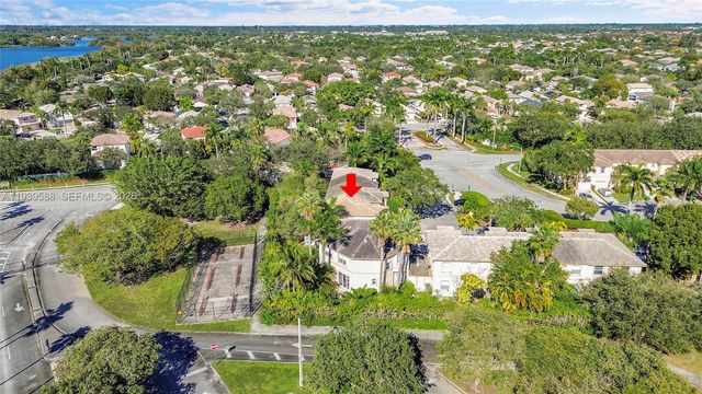 884 NW 170th Ter, Pembroke Pines, FL 33028