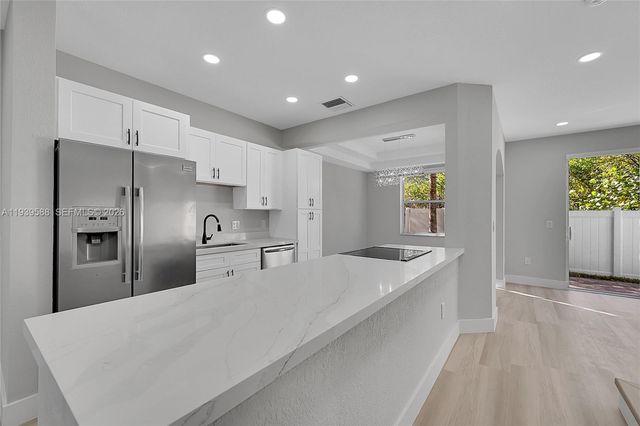 884 NW 170th Ter, Pembroke Pines, FL 33028