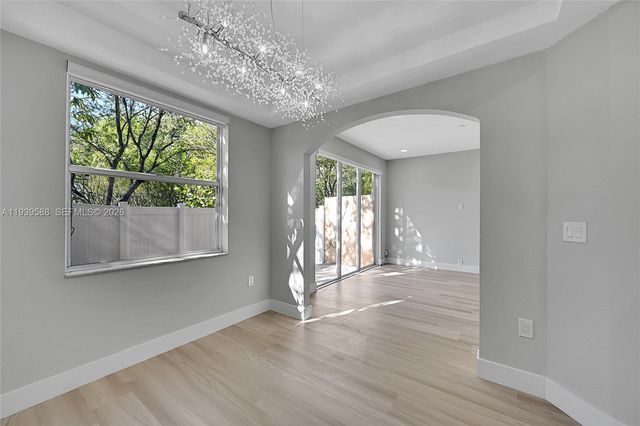 884 NW 170th Ter, Pembroke Pines, FL 33028