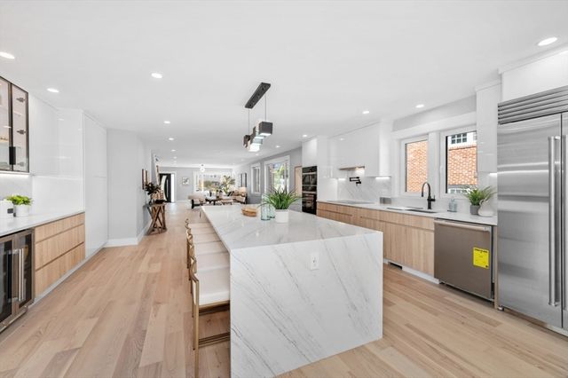 444 Lowell Ave 444, Newton, MA 02460