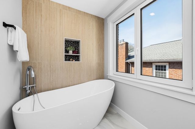 444 Lowell Ave 444, Newton, MA 02460