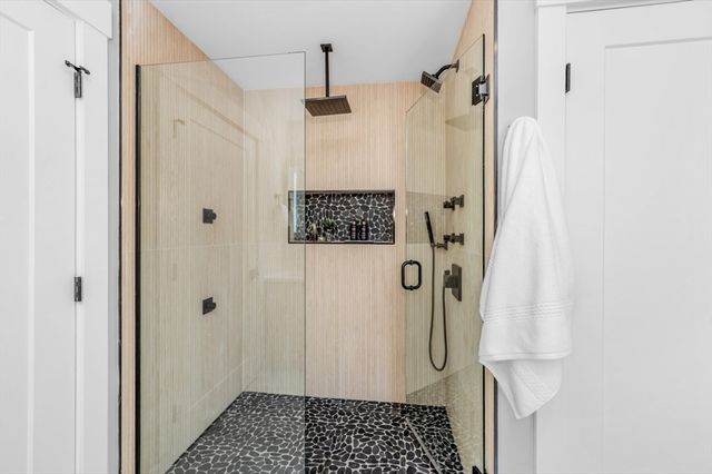 444 Lowell Ave 444, Newton, MA 02460