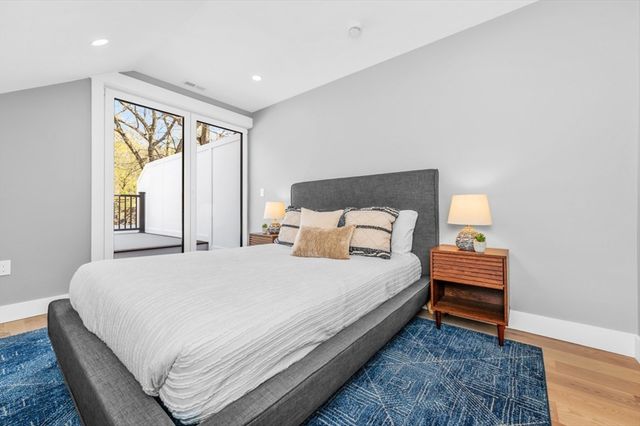 444 Lowell Ave 444, Newton, MA 02460