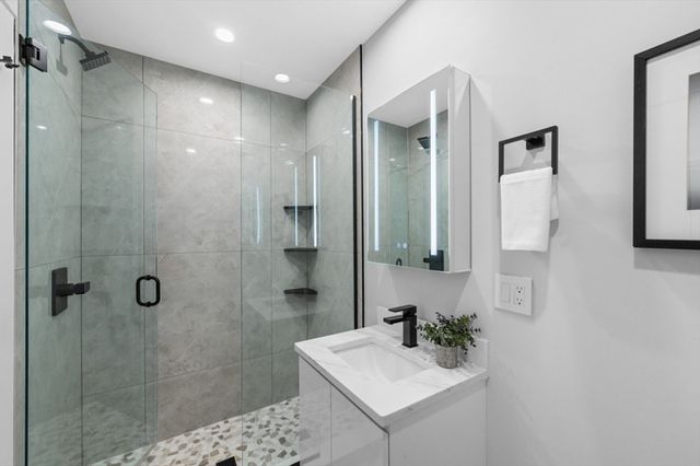 444 Lowell Ave 444, Newton, MA 02460