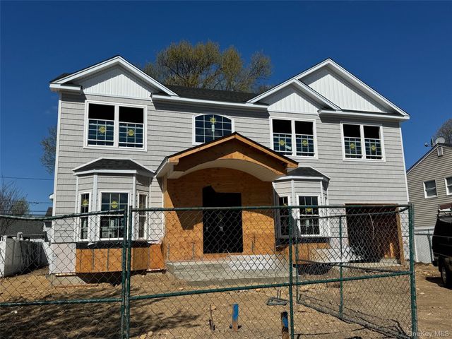 24 Patricia Lane, Syosset, NY 11791