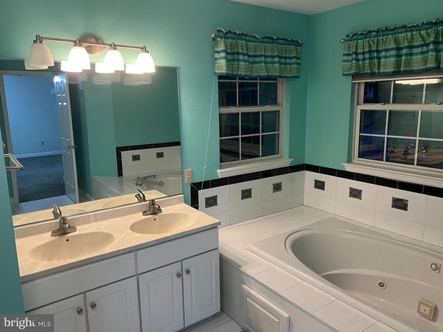 1 OVERVIEW CT, Reading, PA 19607