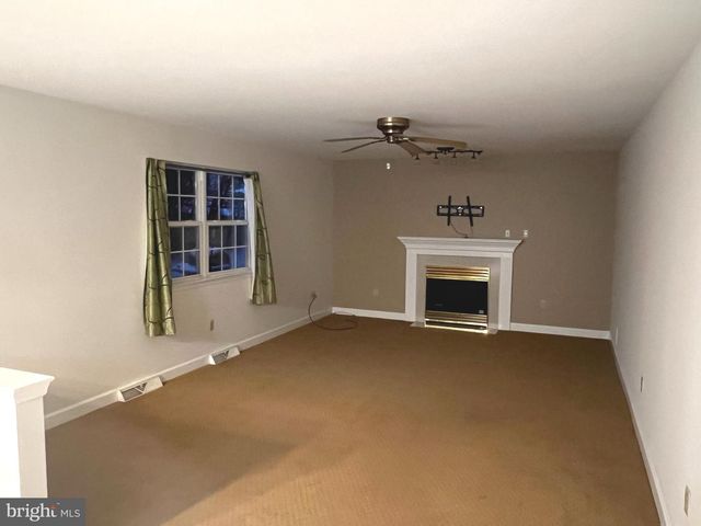 1 OVERVIEW CT, Reading, PA 19607