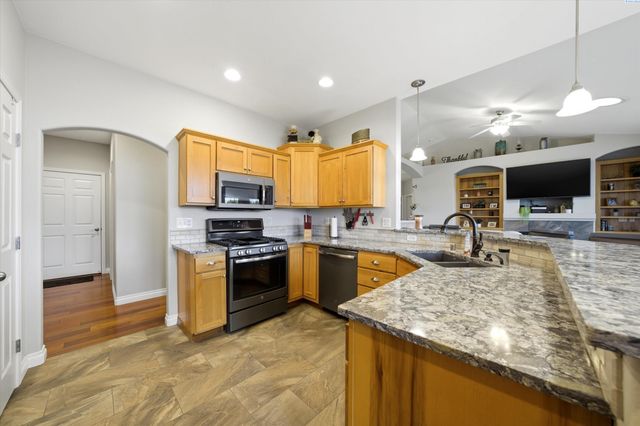 143 Mattis Dr, Richland, WA 99352