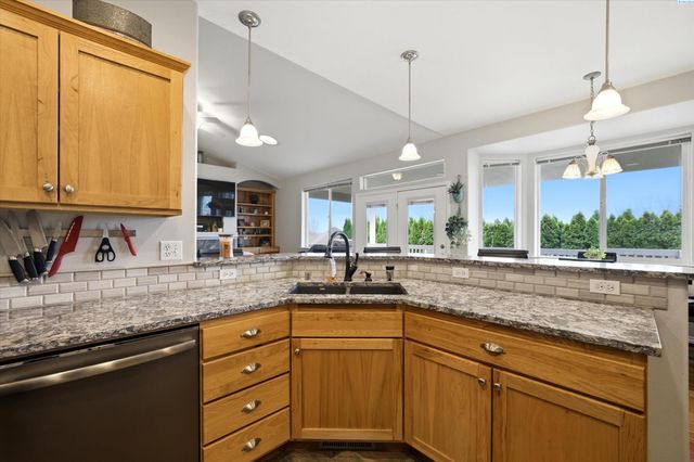 143 Mattis Dr, Richland, WA 99352