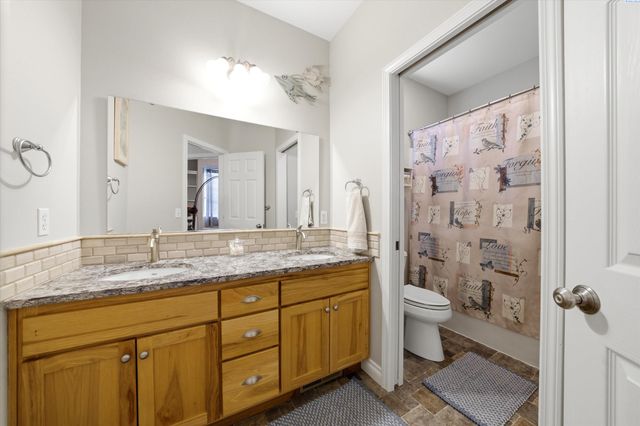 143 Mattis Dr, Richland, WA 99352