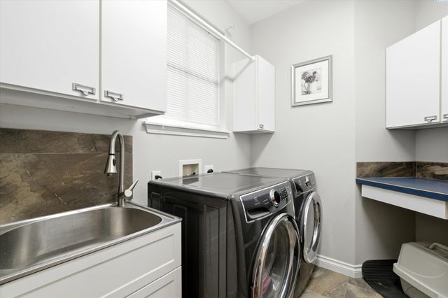 143 Mattis Dr, Richland, WA 99352