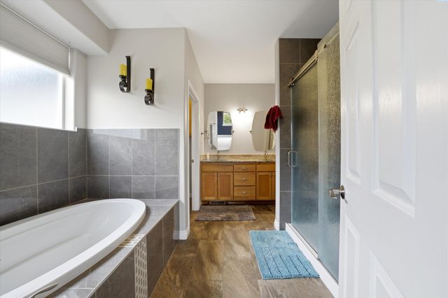 143 Mattis Dr, Richland, WA 99352