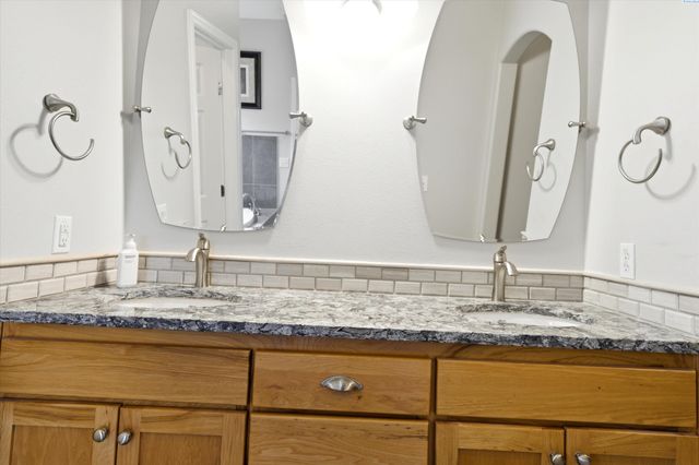 143 Mattis Dr, Richland, WA 99352