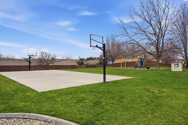 143 Mattis Dr, Richland, WA 99352