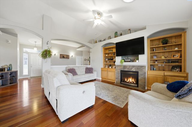 143 Mattis Dr, Richland, WA 99352