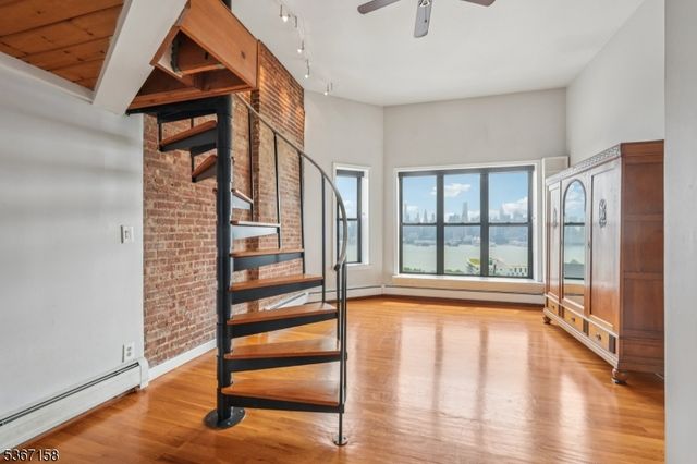 963 Blvd East 4-3, Weehawken Twp., NJ 07086