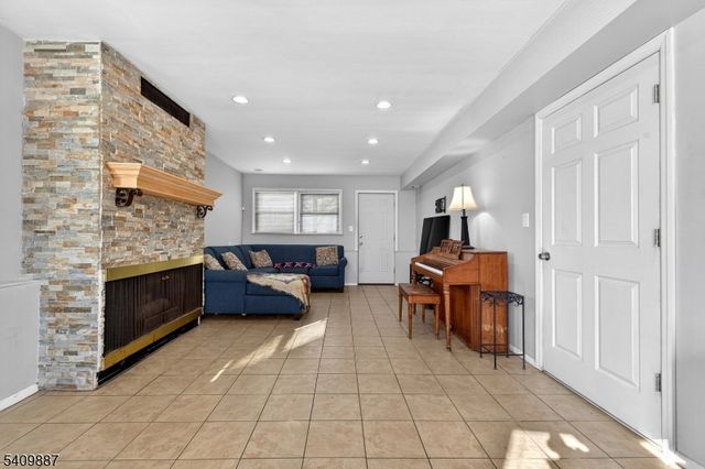 18 Boyd Ter, Kenilworth Boro, NJ 07033