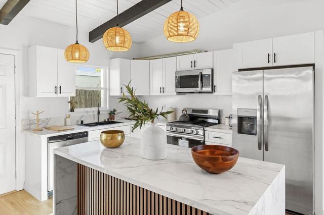 5033 LA PAZ DR, San Diego, CA 92113