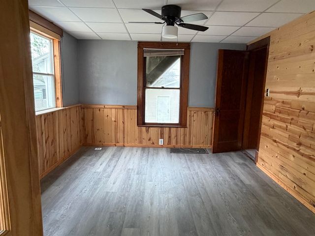 20 5TH AVE SE, Oelwein, IA 50662