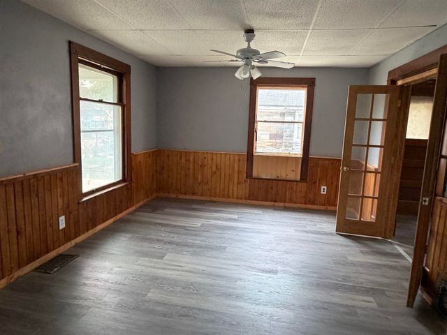 20 5TH AVE SE, Oelwein, IA 50662
