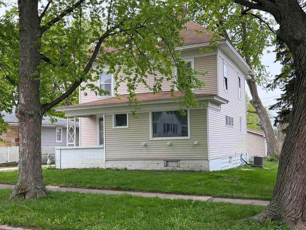 20 5TH AVE SE, Oelwein, IA 50662