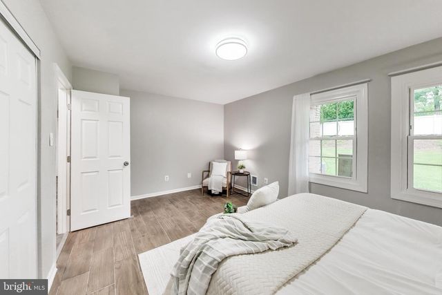6153 STRASBURG DR, Centreville, VA 20121