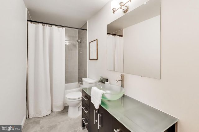 6153 STRASBURG DR, Centreville, VA 20121