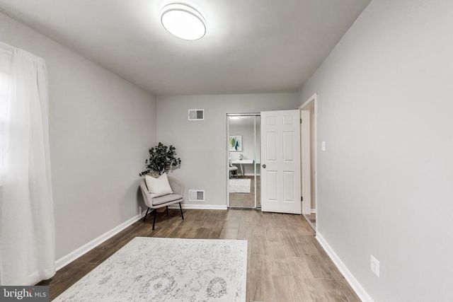 6153 STRASBURG DR, Centreville, VA 20121