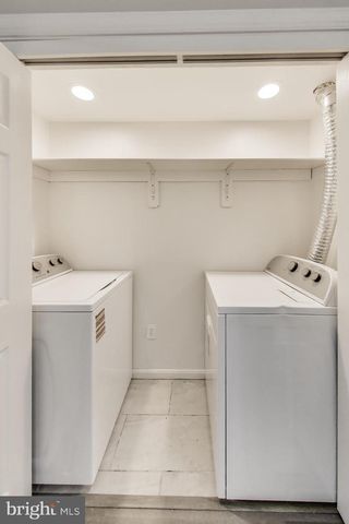 6153 STRASBURG DR, Centreville, VA 20121