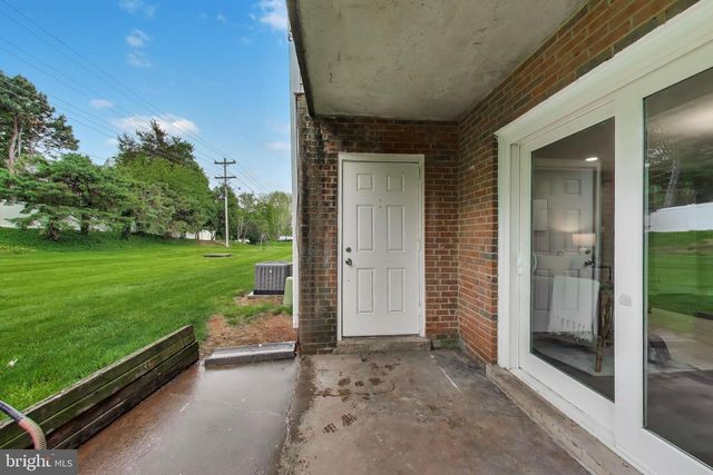 6153 STRASBURG DR, Centreville, VA 20121
