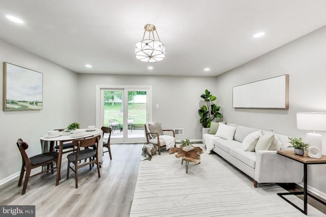 6153 STRASBURG DR, Centreville, VA 20121