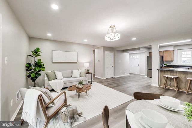 6153 STRASBURG DR, Centreville, VA 20121