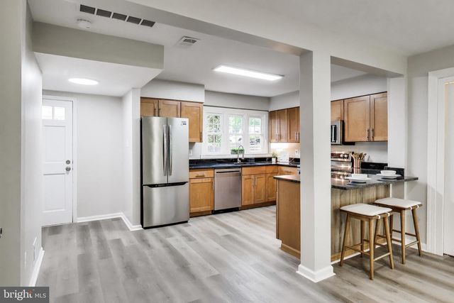 6153 STRASBURG DR, Centreville, VA 20121