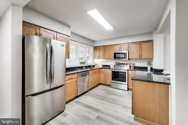6153 STRASBURG DR, Centreville, VA 20121
