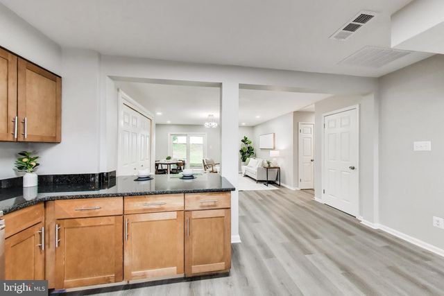 6153 STRASBURG DR, Centreville, VA 20121