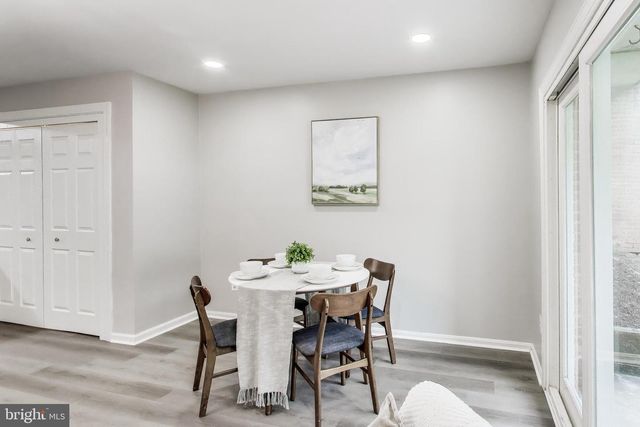 6153 STRASBURG DR, Centreville, VA 20121